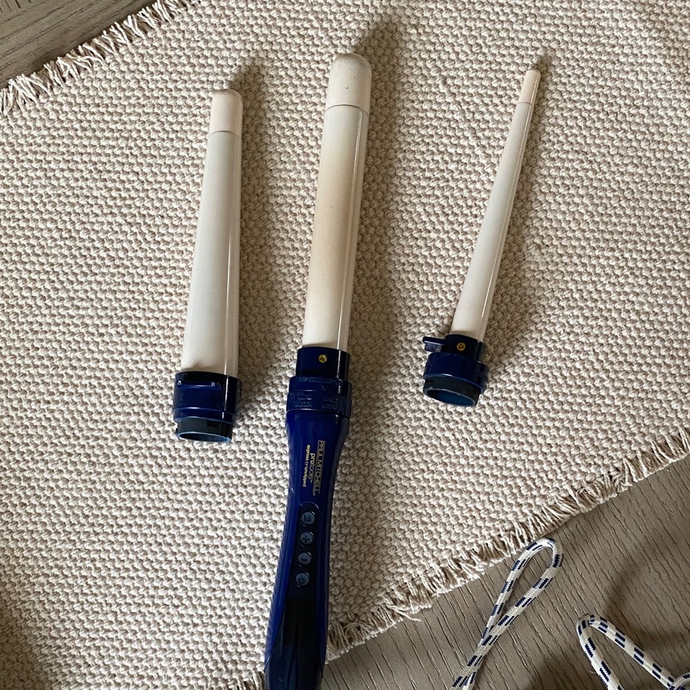 Paul Mitchell Blue and White Curling Wand Set